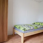 Roznov مكان تخييم